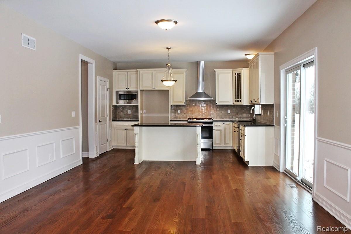 43483 Saltz Road Canton, MI 48187 - Photo 13 of 57 IMG_4242.JPG