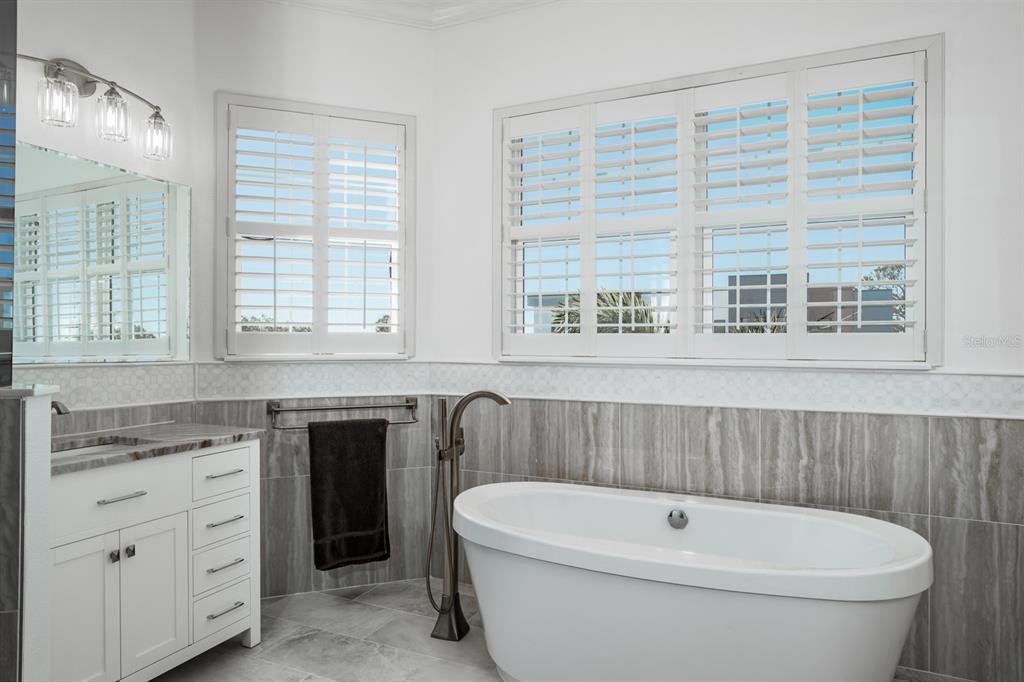 1700 Oyster Point Way Palm Harbor, FL 34683 - Photo 37 of 88