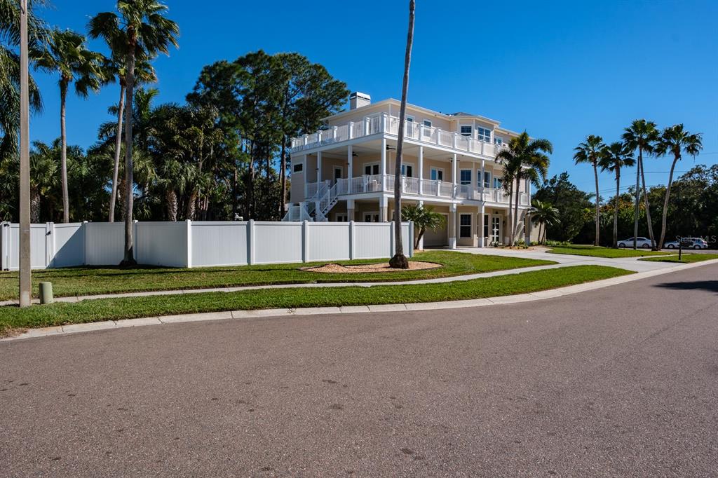 1700 Oyster Point Way Palm Harbor, FL 34683 - Photo 9 of 88