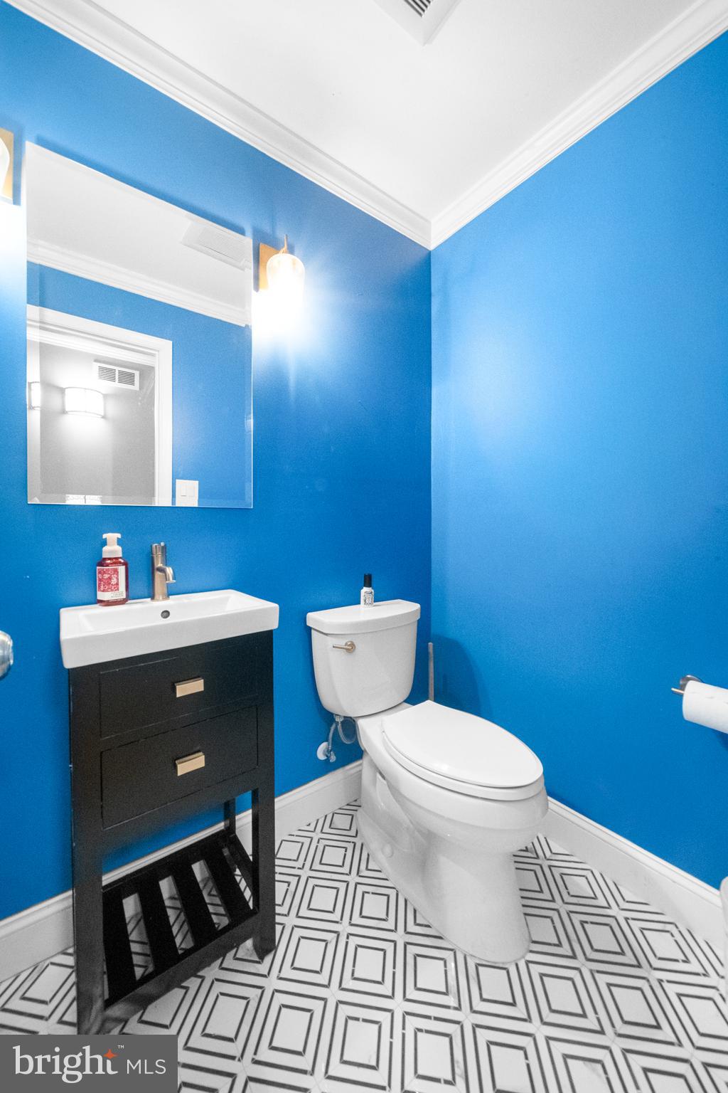 10600 Springmann Drive Fairfax, VA 22030 - Photo 39 of 78 a bathroom with a sink a toilet and mirror