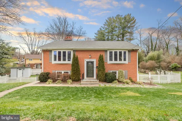 $795,000 | 10600 Springmann Drive, Fairfax, VA 22030