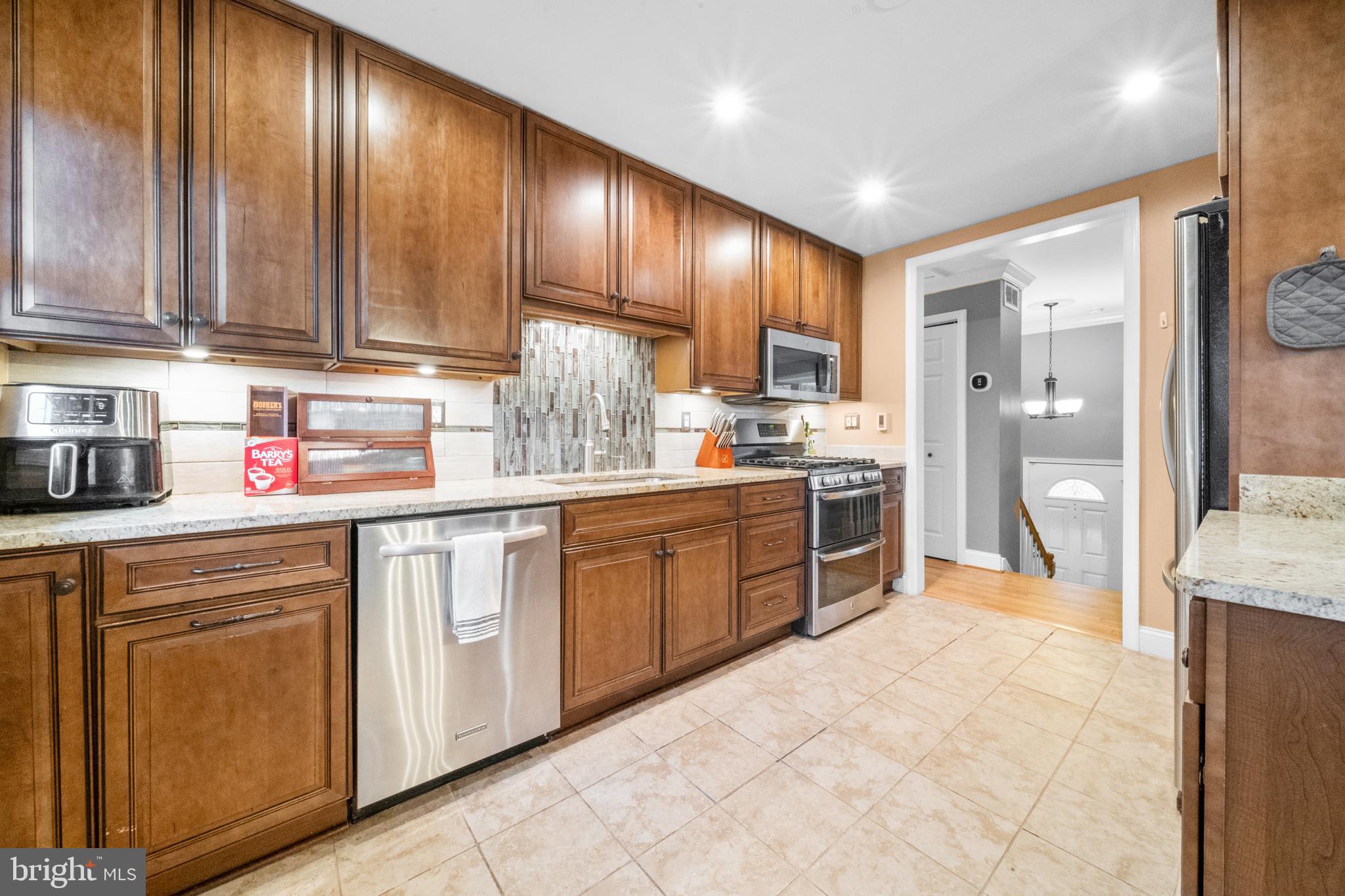 10600 Springmann Drive Fairfax, VA 22030 - Photo 8 of 78 Kitchen