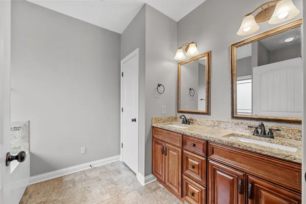 a view of an empty room with a ceiling fan