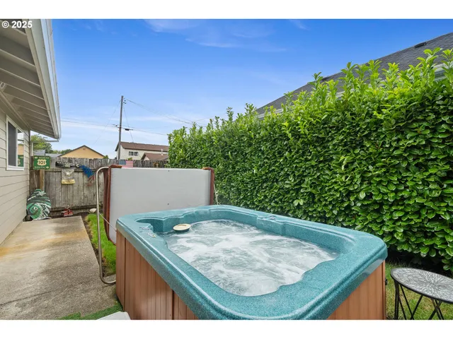 $369,000 | 1003 Grove Avenue, Tillamook, OR 97141