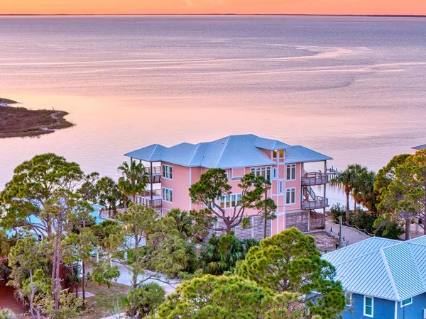 $2,885,000 | 505 West Sawyer Street, St. George Island, FL 32328