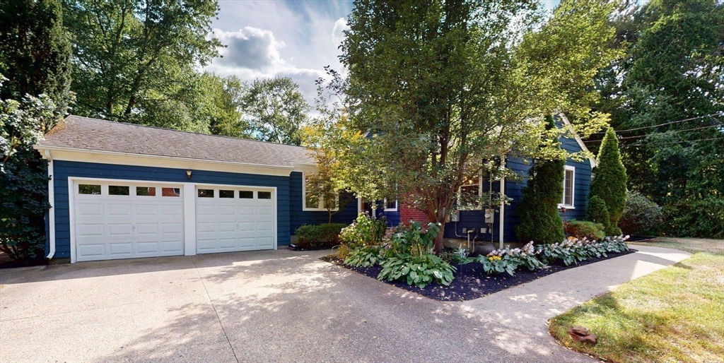 463 Ledge Road Seekonk, MA 02771 - Photo 1 of 40 Gallery Image 1