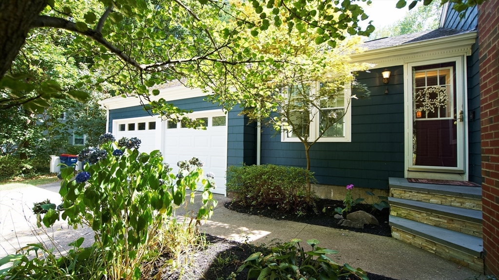 463 Ledge Road Seekonk, MA 02771 - Photo 2 of 40 Gallery Image 2