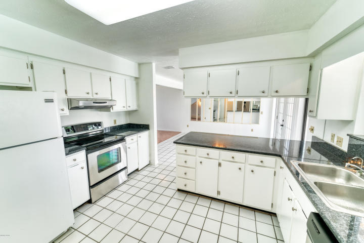 209 Randy Road Panama City Beach, FL 32413 - Photo 11 of 36 Dining/Kitchen Combo Size: 21x22