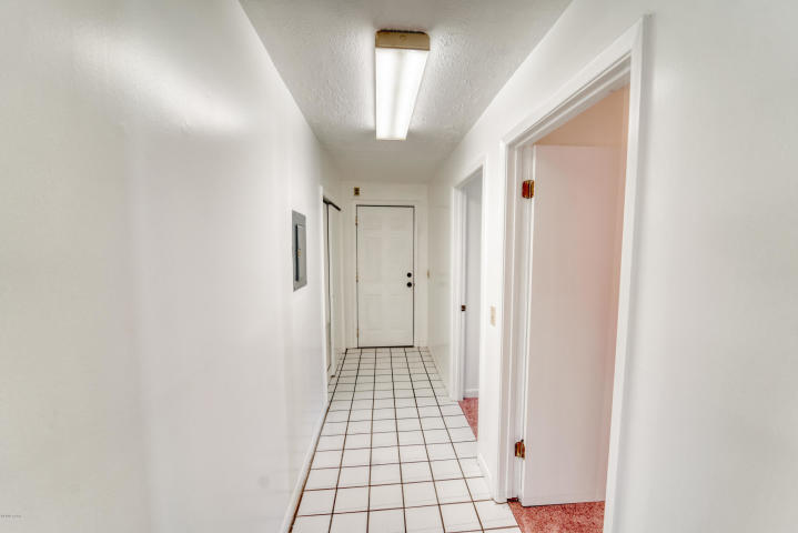 209 Randy Road Panama City Beach, FL 32413 - Photo 19 of 36 Hallway