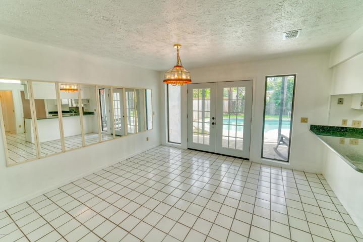 209 Randy Road Panama City Beach, FL 32413 - Photo 8 of 36 Bright Interior!