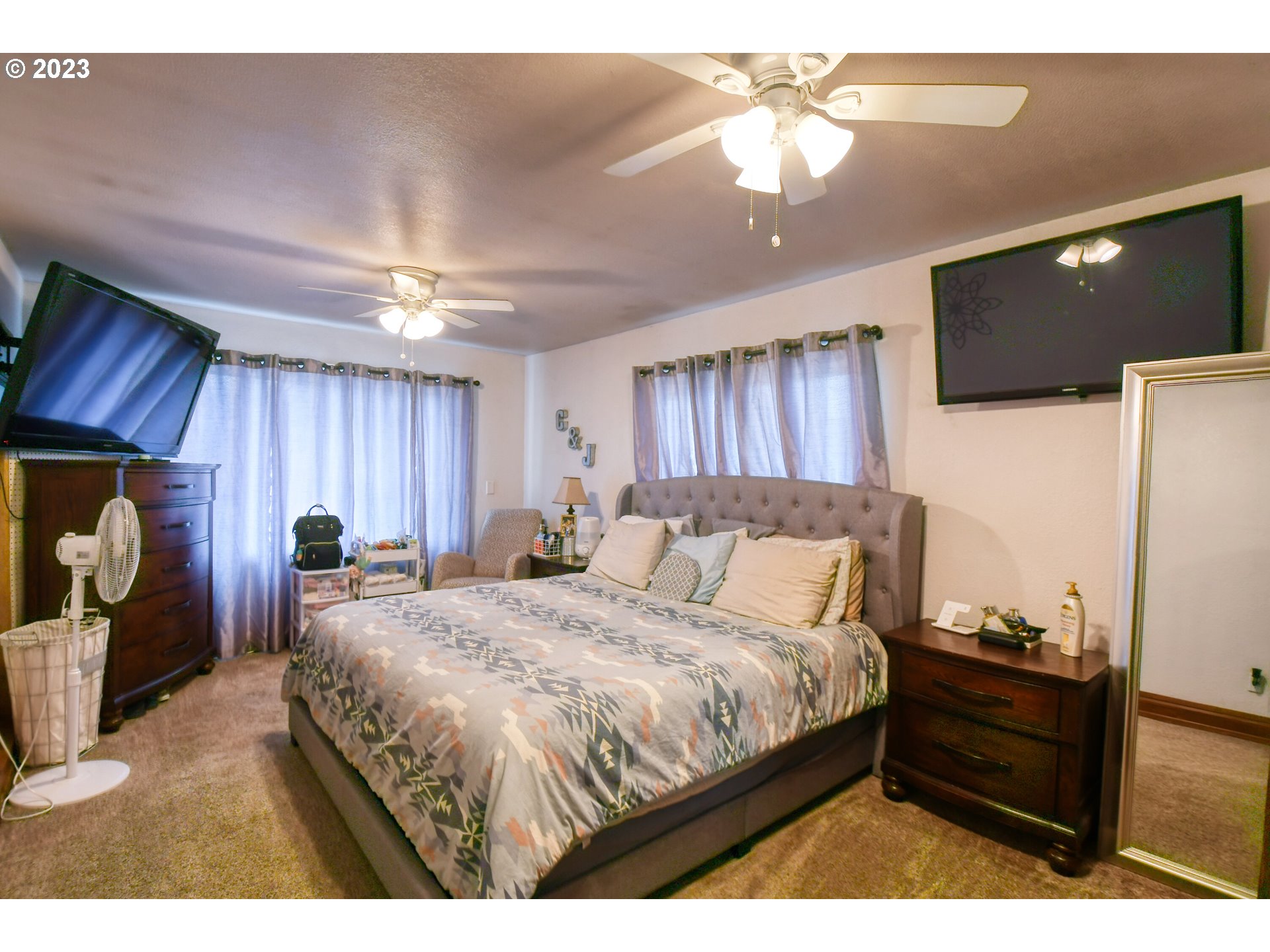 615 Northwest 5th Street Pendleton, OR 97801 - Photo 17 of 33 a bedroom with a bed and a chandelier