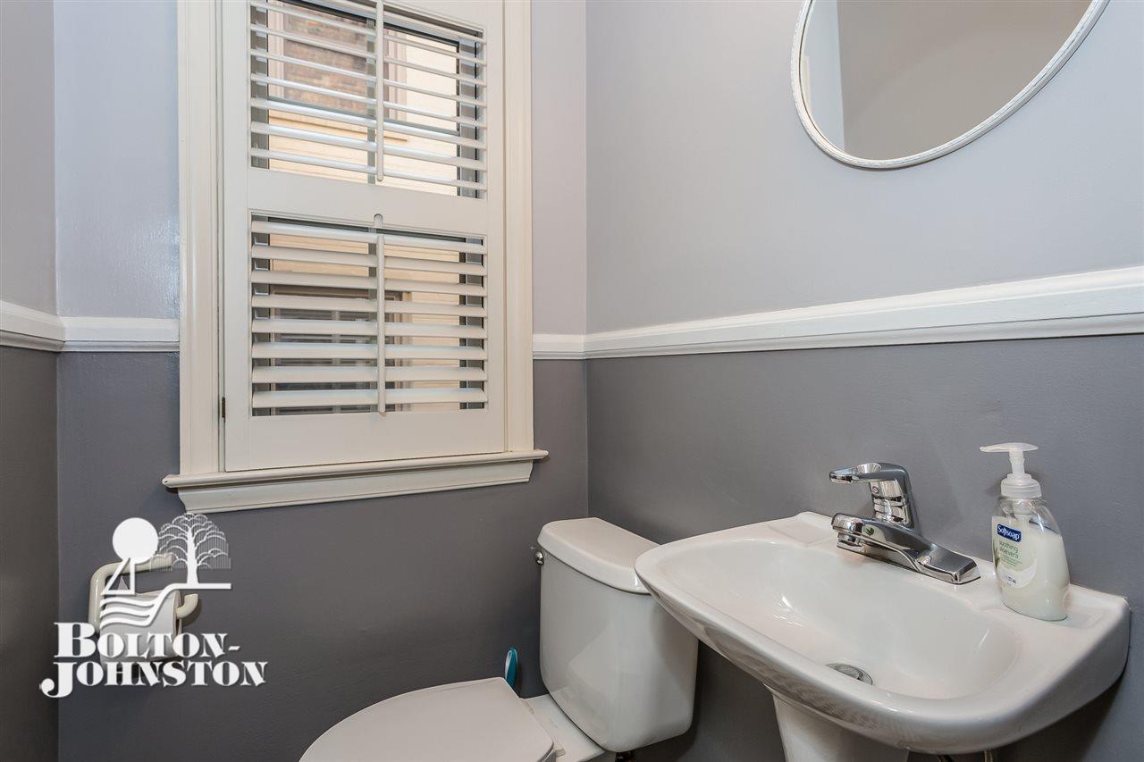 317 Merriweather Road Grosse Pointe, MI 48236 - Photo 20 of 52 31327944-19.JPG