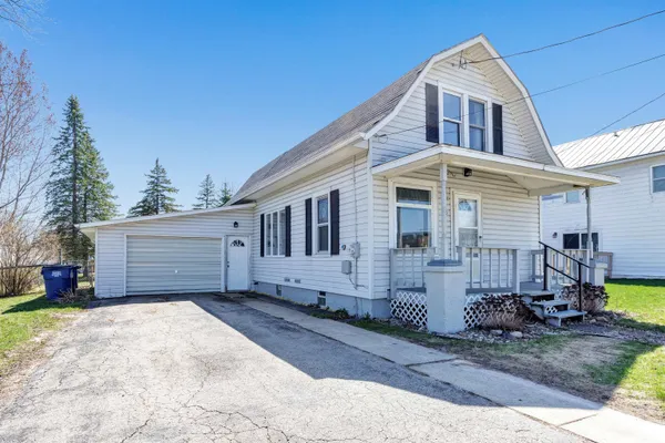 $189,900 | 130 Summit Street, Pulaski, WI 54162