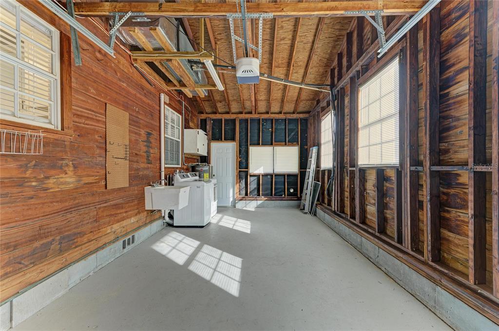 616 Palm Avenue Ellenton, FL 34222 - Photo 28 of 53 a view of entryway with wooden floor