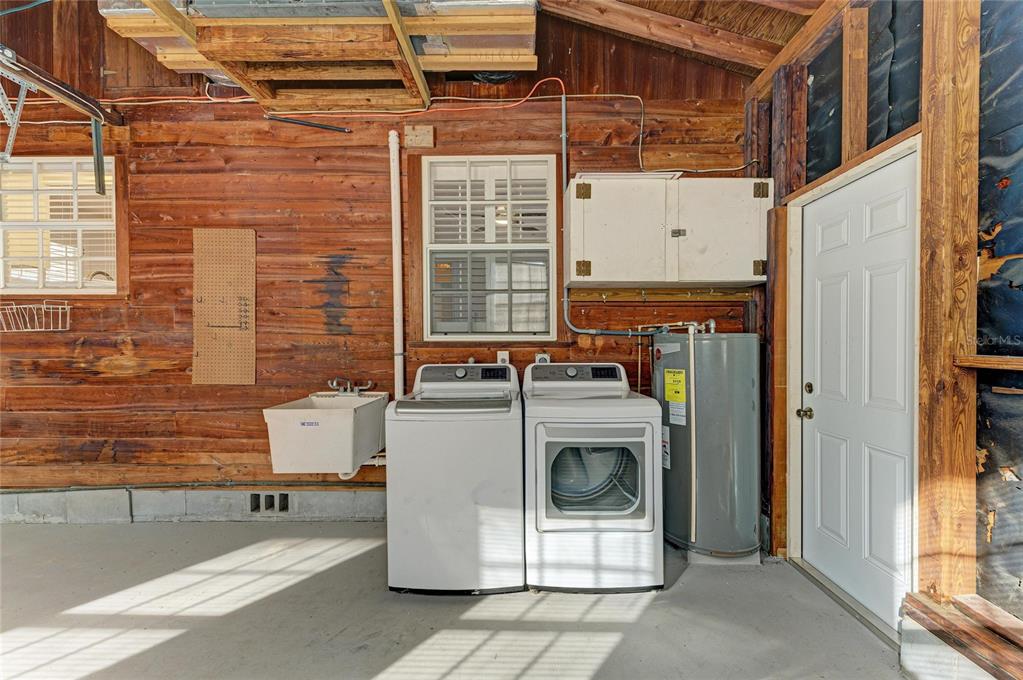 616 Palm Avenue Ellenton, FL 34222 - Photo 29 of 53 a view of washer and dryer with a utility room in the back