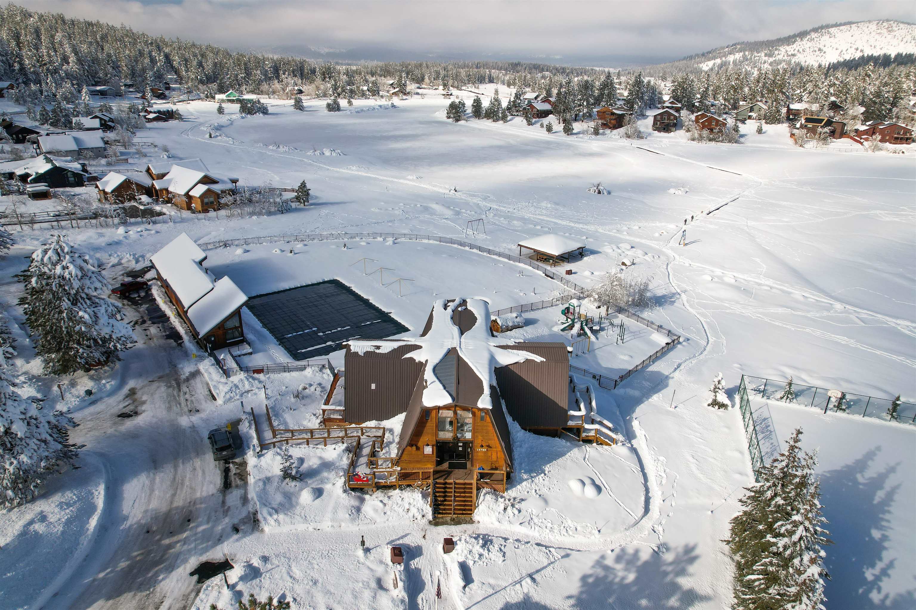 15760 Archery View Truckee, CA 96161 - Photo 12 of 21 a view of a terrace with skyline