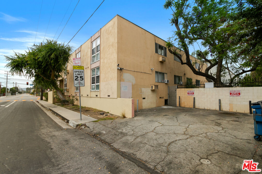 13101 Oxnard Street Van Nuys, CA 91401 - Photo 13 of 14 a view of a house with a snow