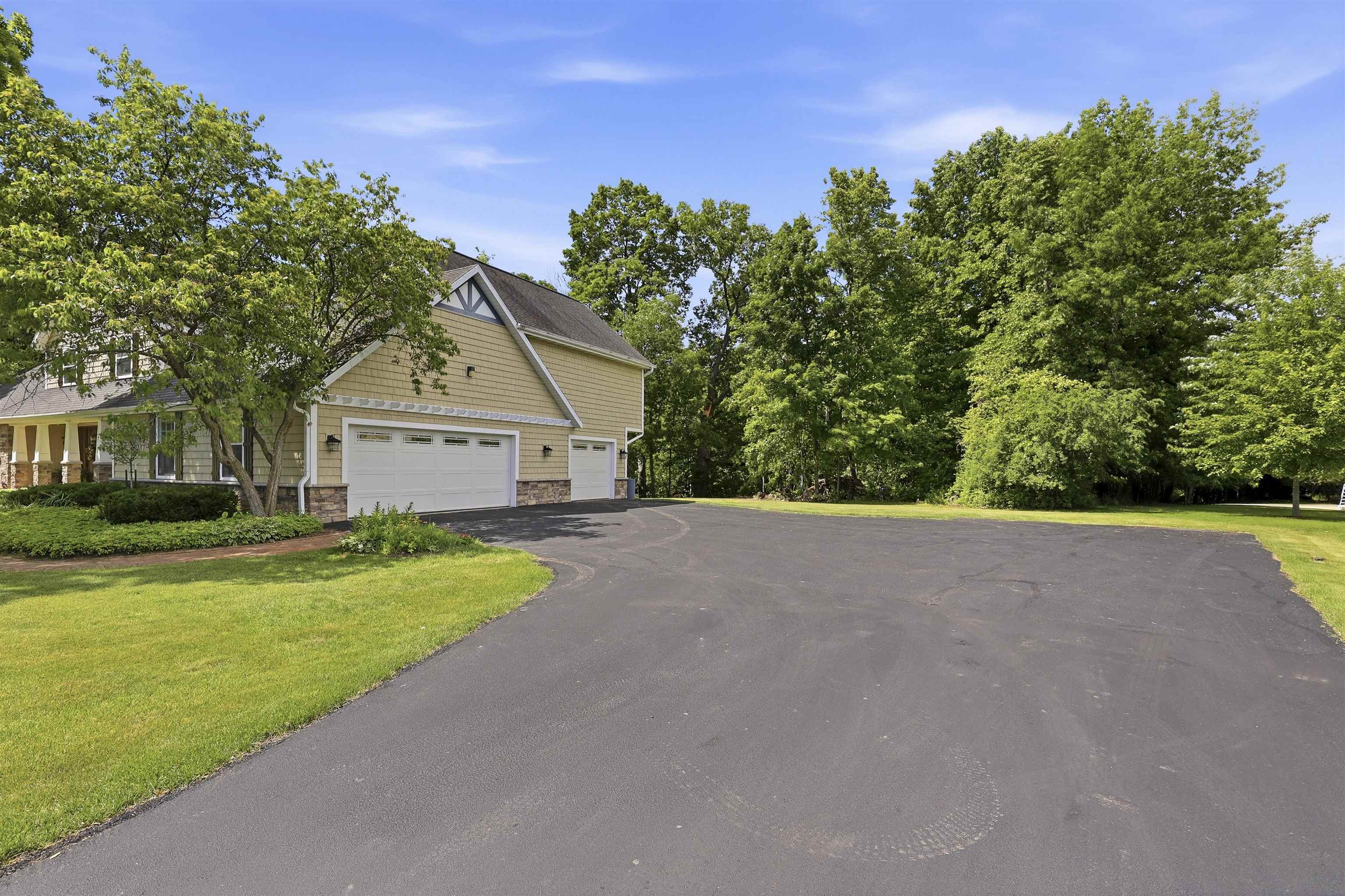 W2530 Brookhaven Drive Appleton, WI 54915 - Photo 4 of 65