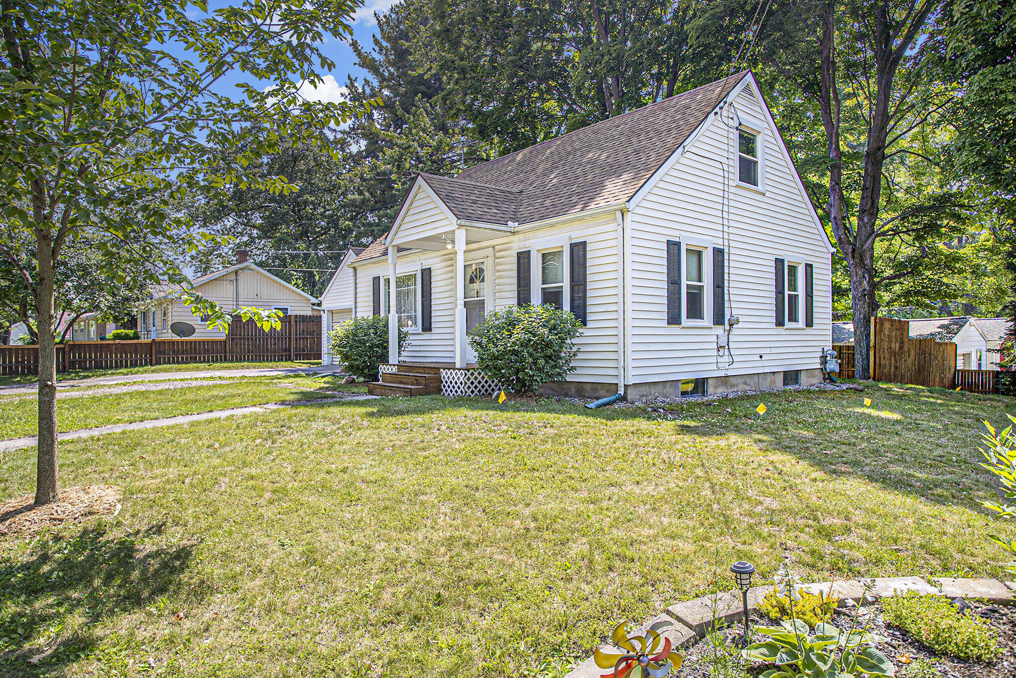 515 Maple Ridge Albion, MI 49224 - Photo 2 of 24 003_515_maple_ridge_albion_mi_49224_32_o