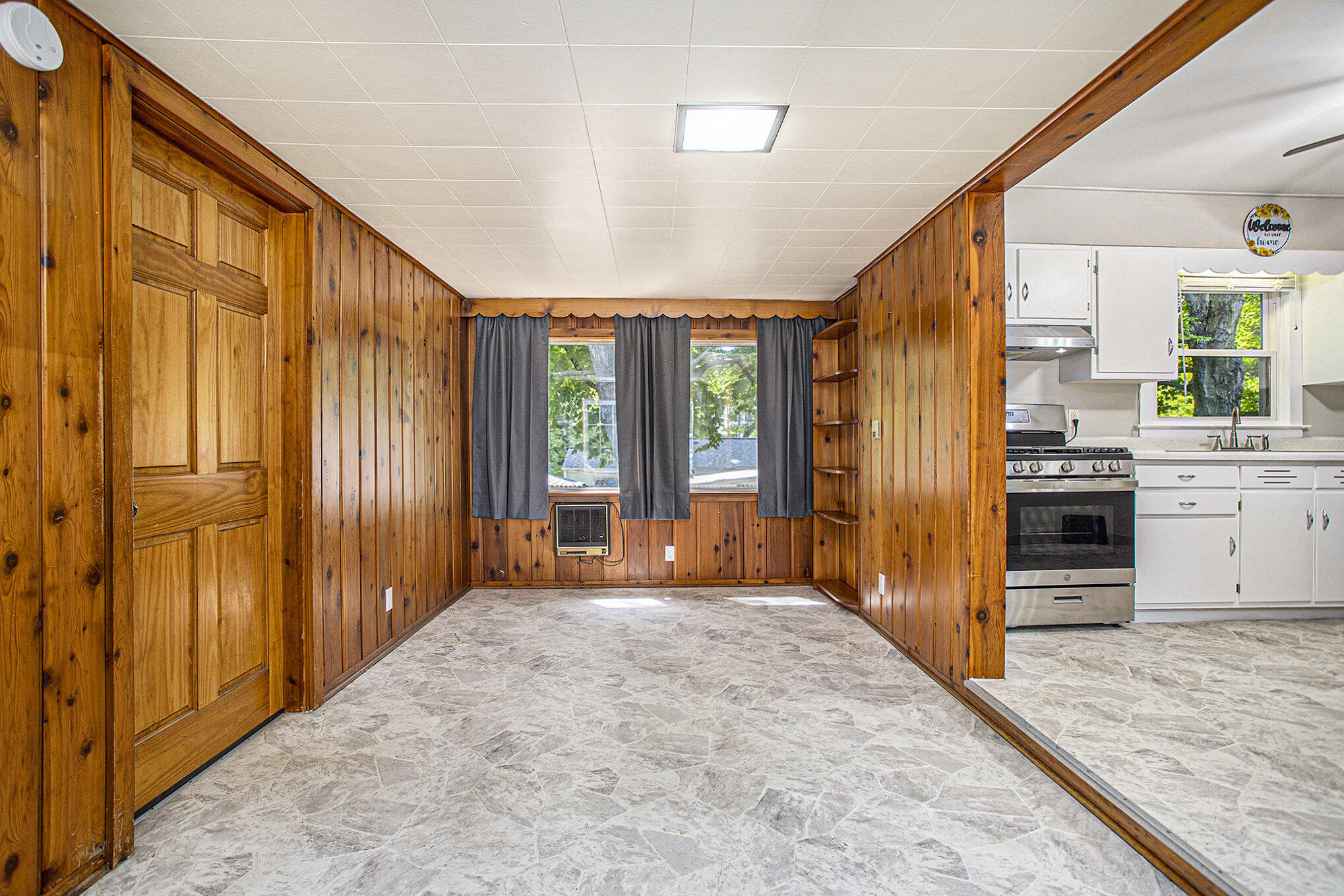 515 Maple Ridge Albion, MI 49224 - Photo 7 of 24 008_515_maple_ridge_albion_mi_49224_17_o