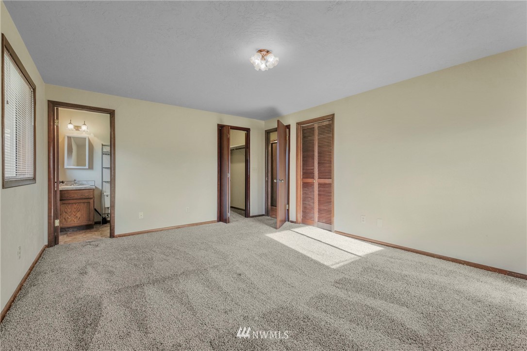 433 Curtis Hill Road Chehalis, WA 98532 - Photo 15 of 22 a view of an empty room with a window
