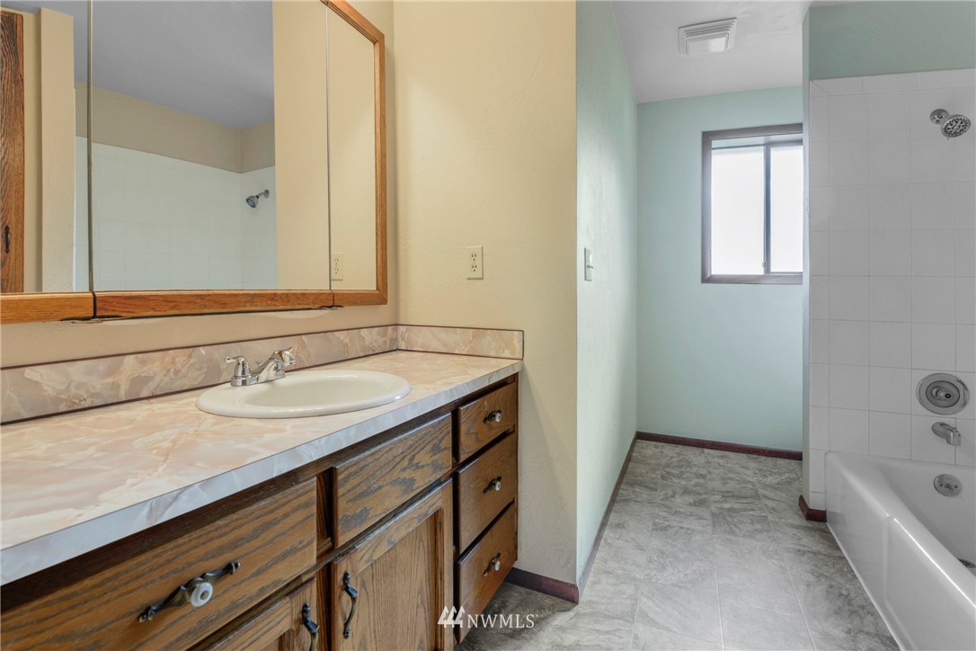 433 Curtis Hill Road Chehalis, WA 98532 - Photo 17 of 22 a bathroom with a granite countertop sink and a mirror
