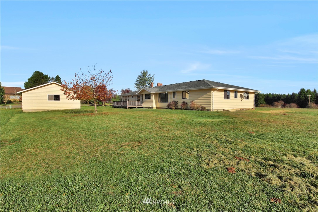 433 Curtis Hill Road Chehalis, WA 98532 - Photo 3 of 22 a view of a house with a yard