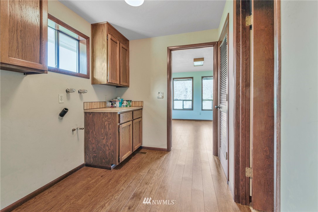 433 Curtis Hill Road Chehalis, WA 98532 - Photo 22 of 22 a view of a kitchen with electric appliances