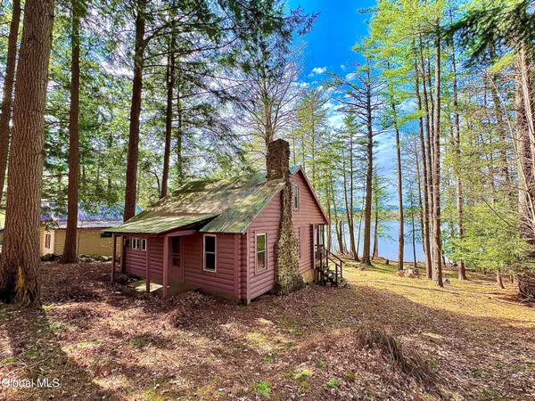 $524,500 | 566 Peninsular Heights Road, Gloversville, NY 12078