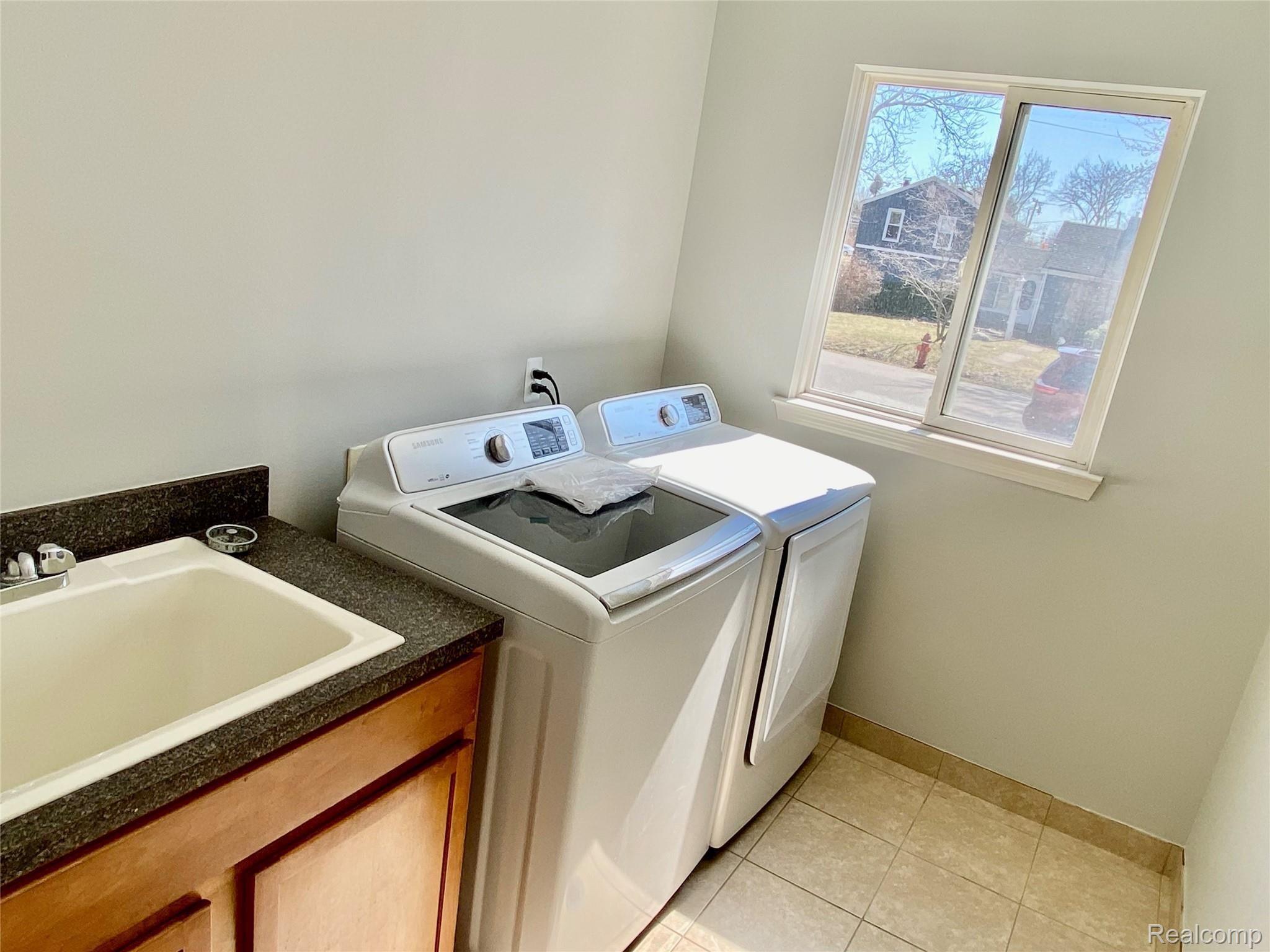 1703 Milverton Road Troy, MI 48083 - Photo 21 of 46 Laundry