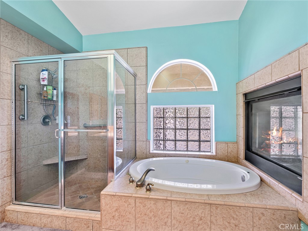 10160 Pineview Road Pinon Hills, CA 92372 - Photo 26 of 46 a bath tub sitting next to a window