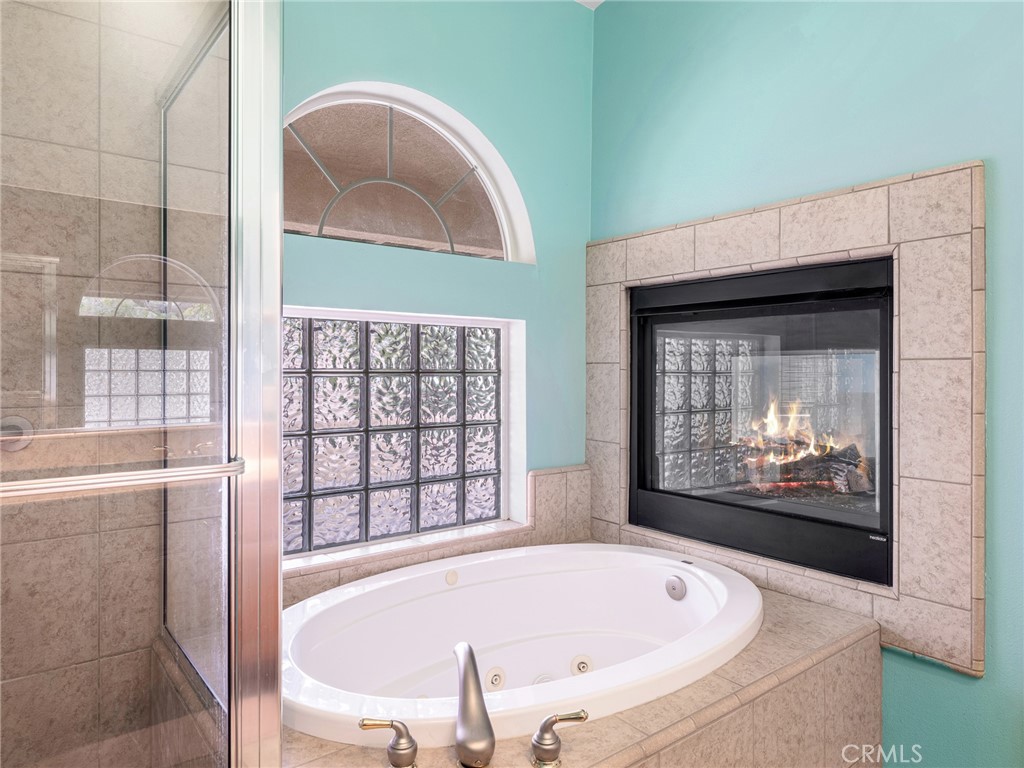 10160 Pineview Road Pinon Hills, CA 92372 - Photo 28 of 46 a bathroom with a tub and a large window