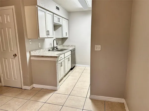 $1,400 | 5801 Windhover Drive, Unit A01, Orlando, FL 32819
