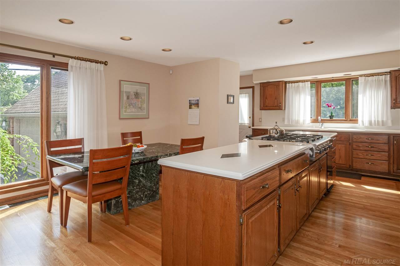 987 Lake Shore Road Grosse Pointe, MI 48236 - Photo 19 of 54 50018284-18.JPG
