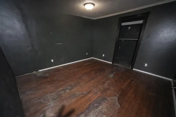 an empty room with windows and closet