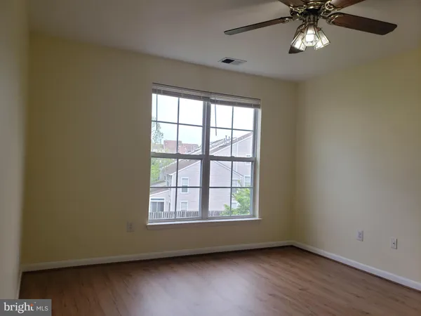 $2,500 | 18022 Royal Bonnet Circle, Montgomery Village, MD 20886