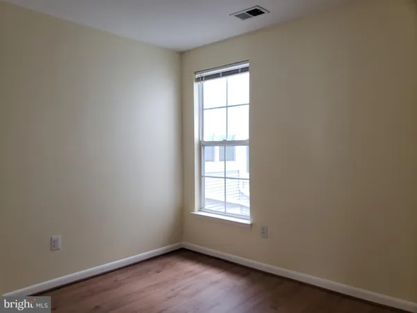 $2,500 | 18022 Royal Bonnet Circle, Montgomery Village, MD 20886