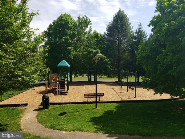 $2,500 | 18022 Royal Bonnet Circle, Montgomery Village, MD 20886