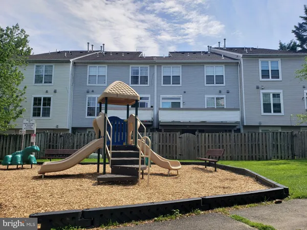 $2,500 | 18022 Royal Bonnet Circle, Montgomery Village, MD 20886