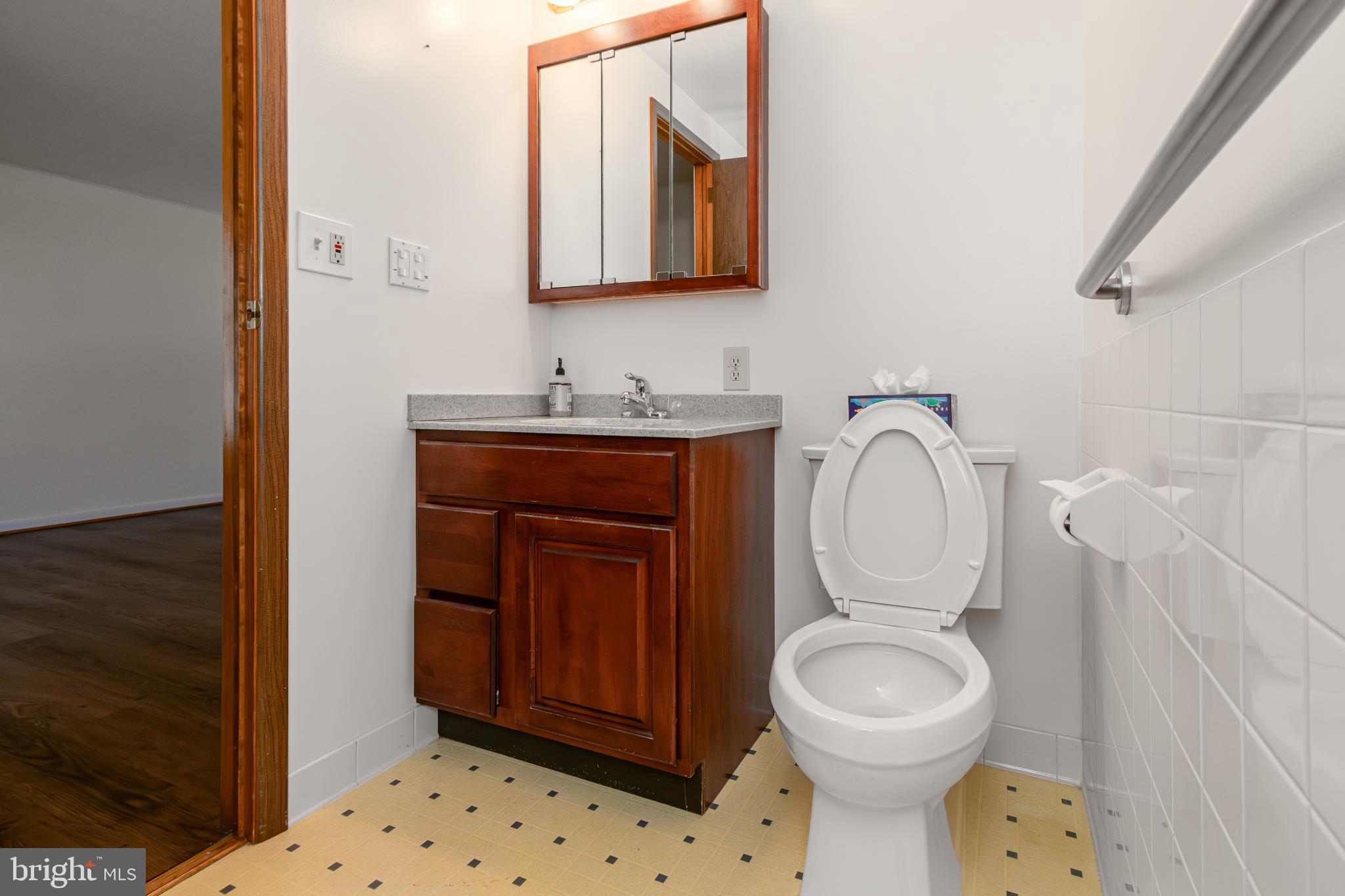 921 Palmer Road Fort Washington, MD 20744 - Photo 18 of 25 Bathroom 2