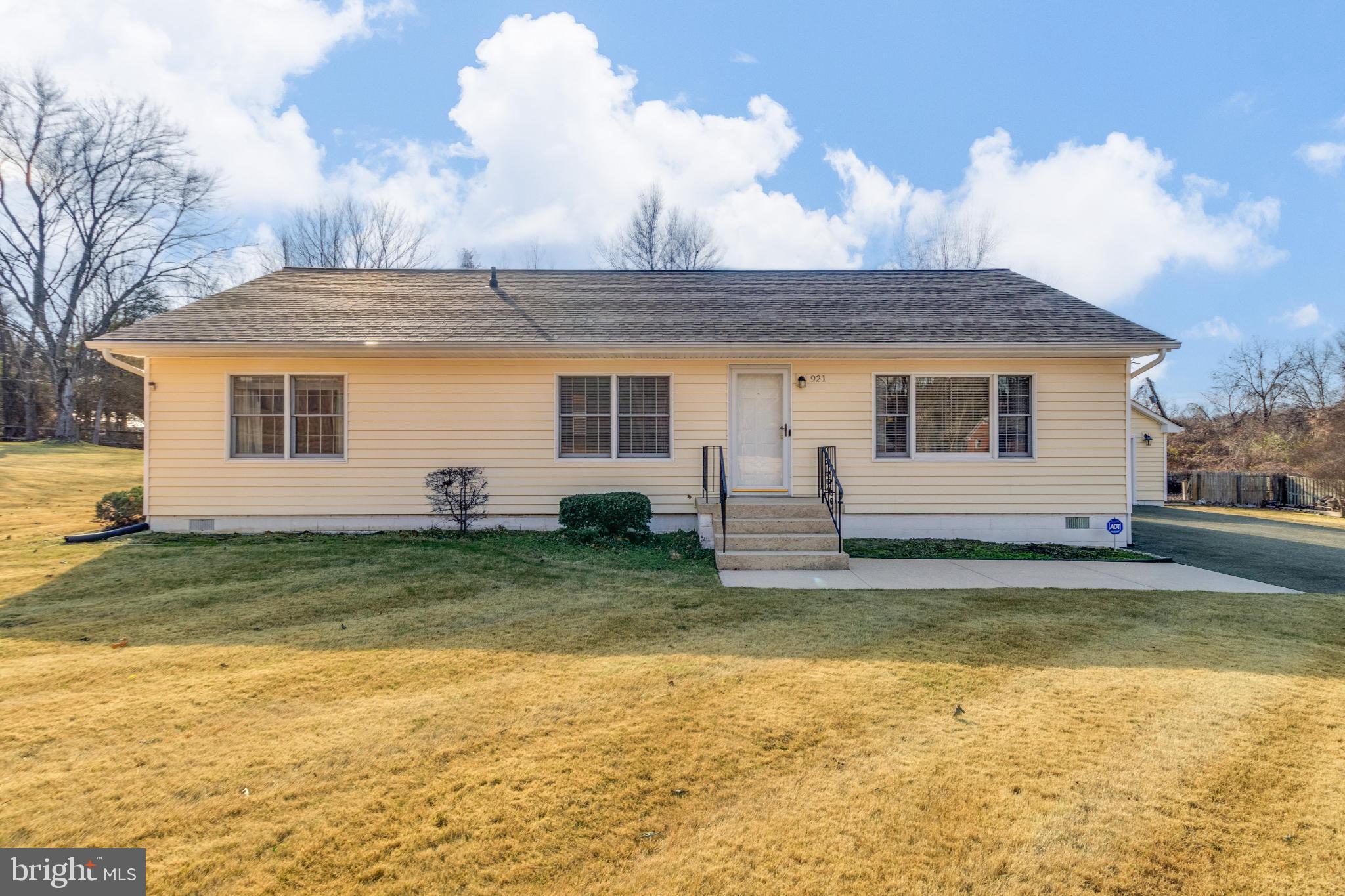 921 Palmer Road Fort Washington, MD 20744 - Photo 2 of 25 Charming home with inviting curb appeal.