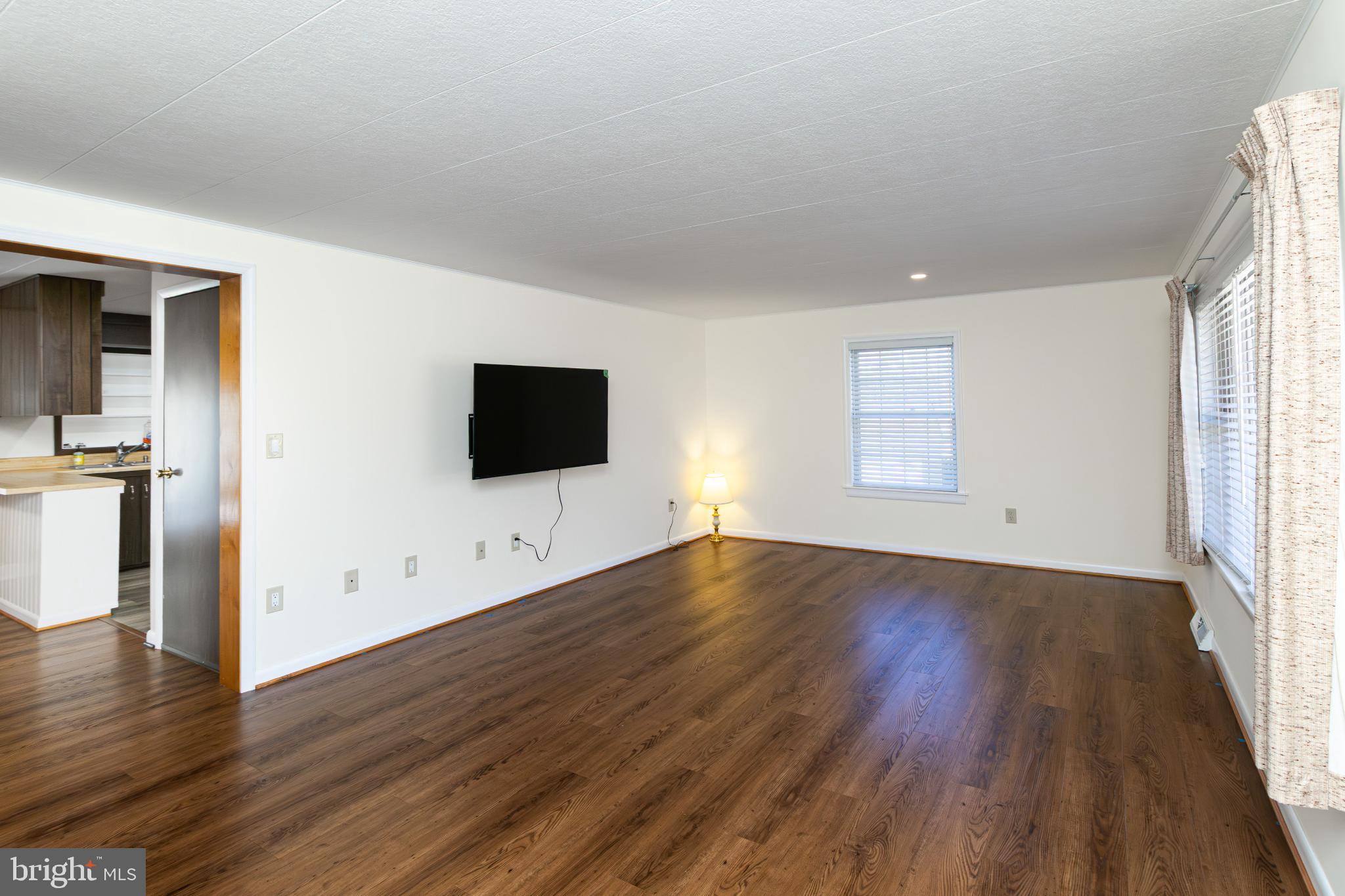 921 Palmer Road Fort Washington, MD 20744 - Photo 3 of 25 Spacious, sunlit living area with modern appeal.