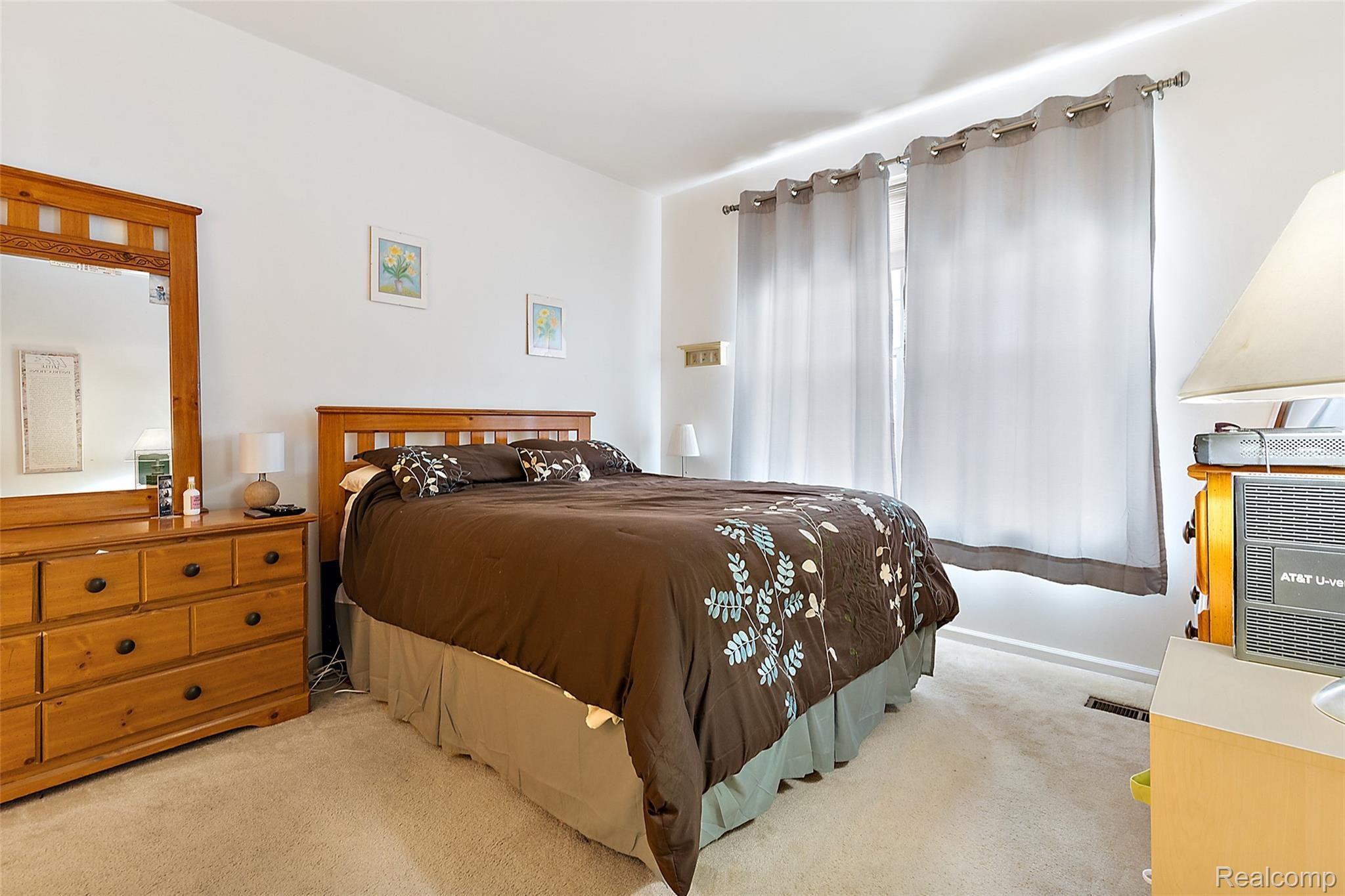 20189 Rodeo Court Southfield, MI 48075 - Photo 16 of 26 632B8C30-6DDC-4CEF-A613-0E231857F567.jpeg