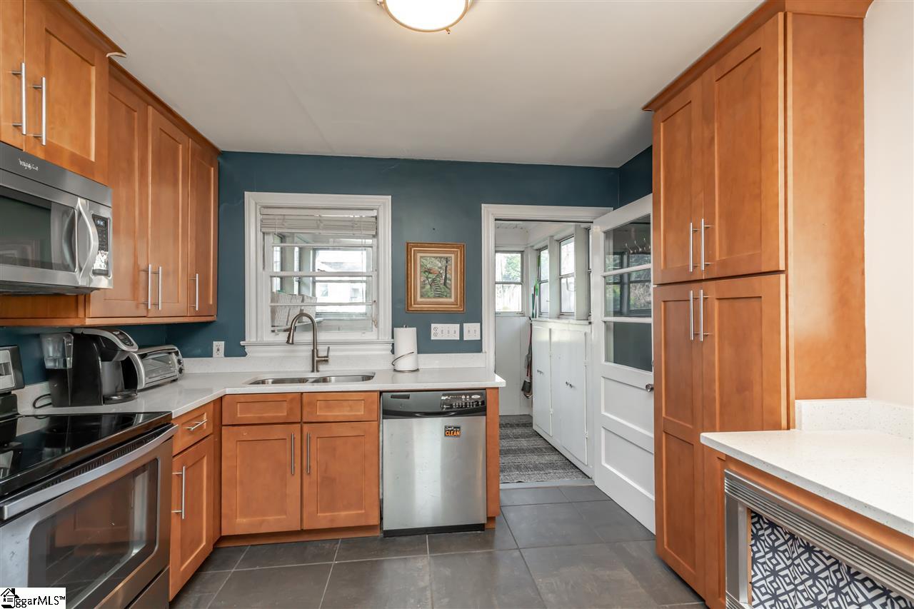 330 Grove Road Greenville, SC 29605 - Photo 6 of 26