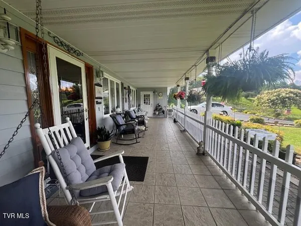 $694,000 | 121 Elisha Garland Road, Roan Mountain, TN 37687