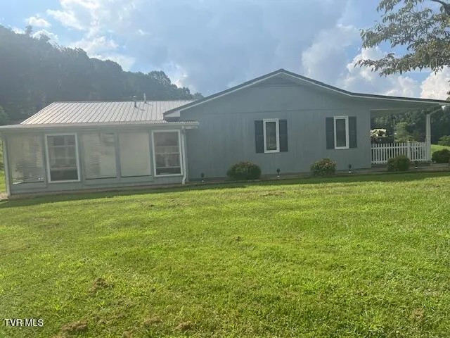 $694,000 | 121 Elisha Garland Road, Roan Mountain, TN 37687