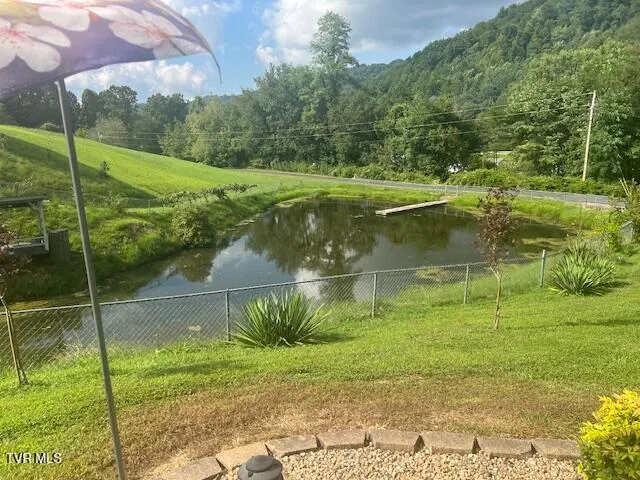 $694,000 | 121 Elisha Garland Road, Roan Mountain, TN 37687