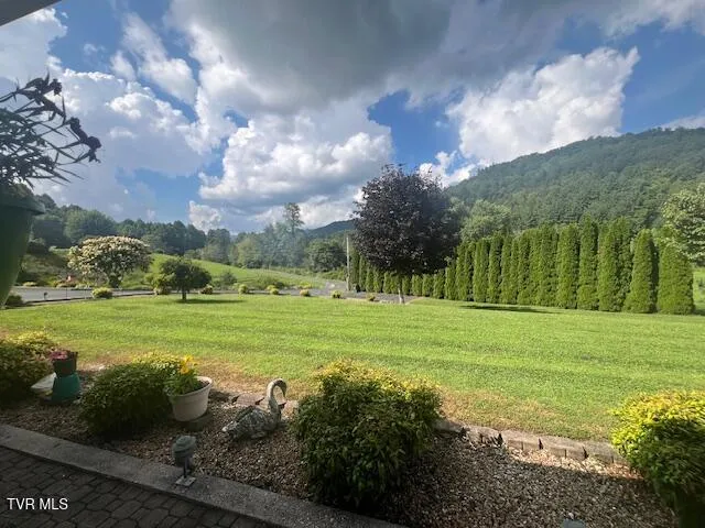 $694,000 | 121 Elisha Garland Road, Roan Mountain, TN 37687