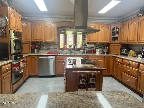 $694,000 | 121 Elisha Garland Road, Roan Mountain, TN 37687