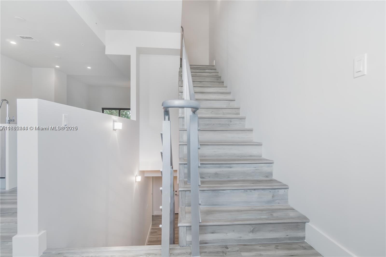 532 Southeast 1st Circle Pompano Beach, FL 33060 - Photo 14 of 57 a view of entryway with white walls